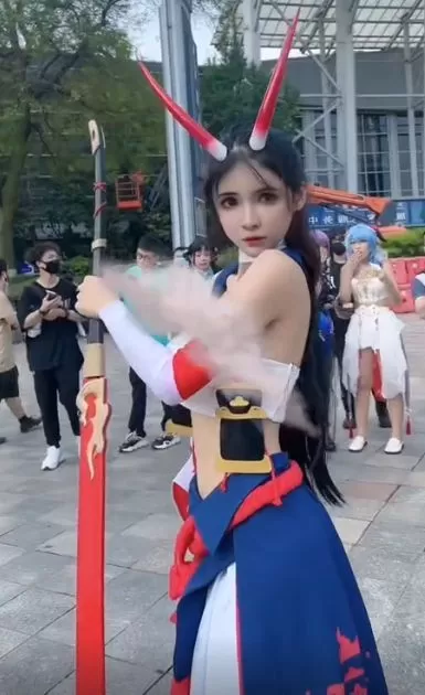 狗头萝莉被前男友曝不雅视频 从小就被骚扰