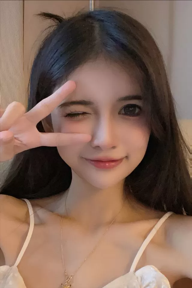 狗头萝莉被前男友曝不雅视频 从小就被骚扰