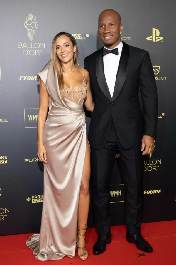 德罗巴携新女友出席金球颁奖典礼 告别20年糟糠之妻 新欢年轻又靓丽