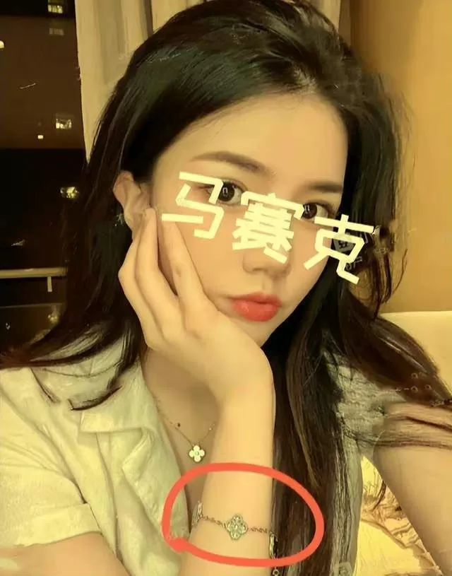 美女网红被曝盗窃十万财物不承认 穿窃衣炫耀