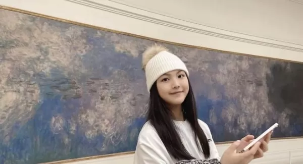 李湘母女法国看展 王诗龄一身装扮上万气质佳被赞是真正的名媛