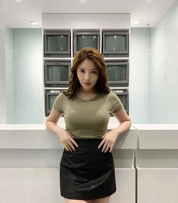 娱乐圈身材最火辣的女明星 其实不是柳岩