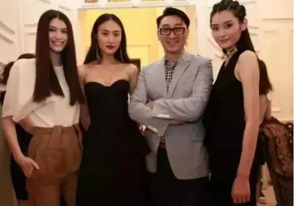 46岁马伊琍与富豪聚餐 靠男方怀里不避嫌