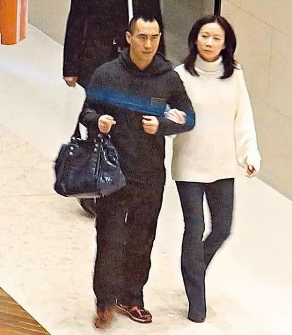 赌王二房唯一儿子何猷龙被怀疑不是二太亲生 结婚多年感情如初