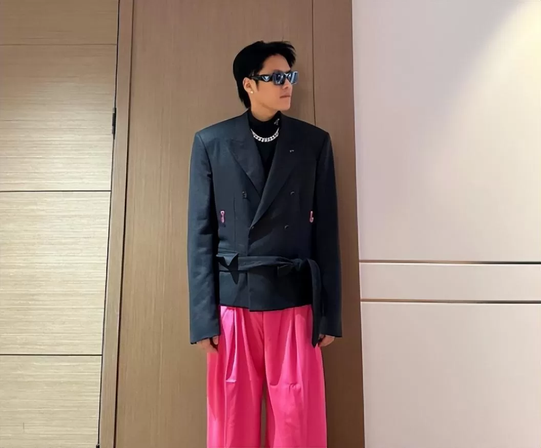 小杨哥超越辛巴粉丝破亿荣升全网一哥
