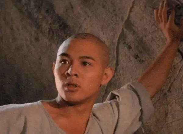 59岁李连杰近照曝光    在国外养病效果显著