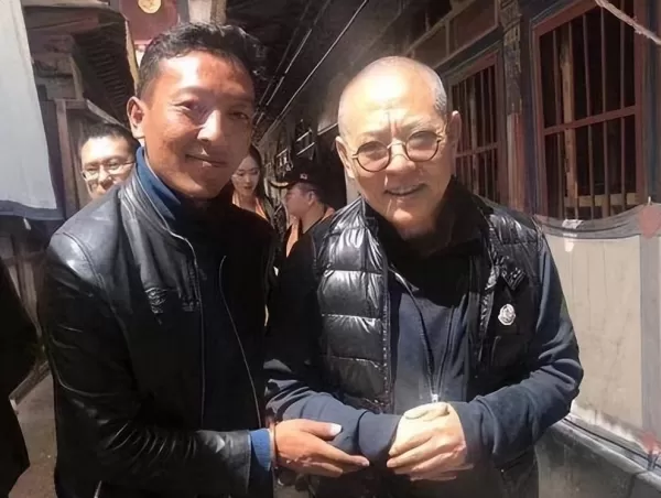 59岁李连杰近照曝光    在国外养病效果显著