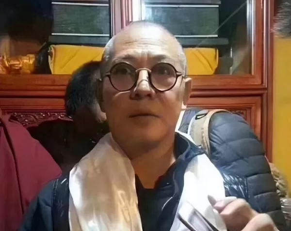 59岁李连杰近照曝光    在国外养病效果显著