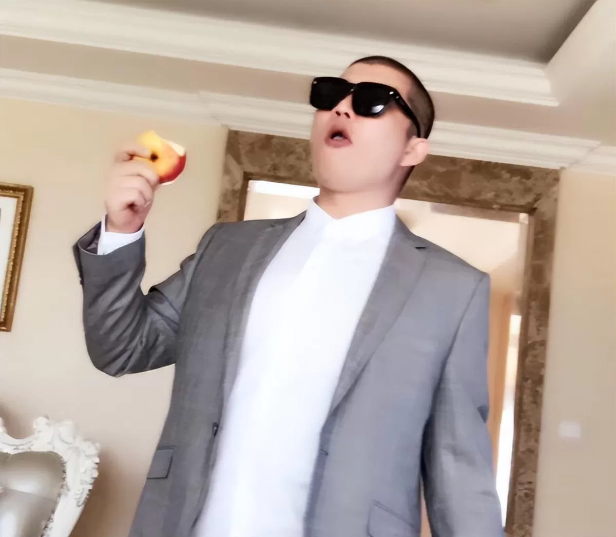 沈曼跳槽ks   二驴吐槽长得难看唱歌难听