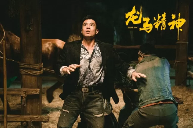 《龙马精神》全阵容剧照欢乐十足 成龙被剧本感动