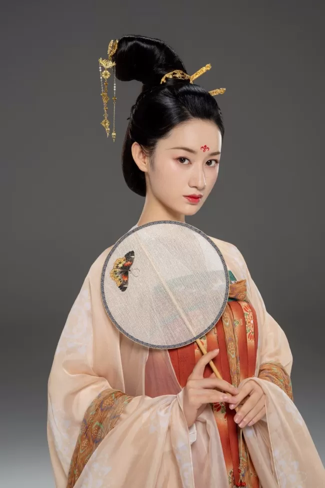 新的物料新的开心 王一栩晒苍兰诀新剧照