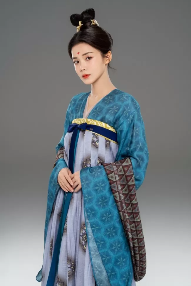 新的物料新的开心 王一栩晒苍兰诀新剧照