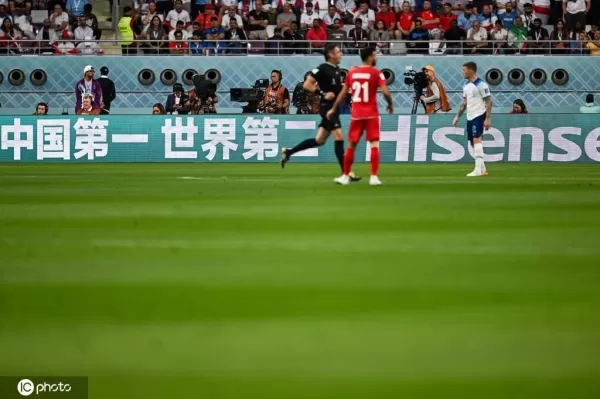 中国裁判世界杯首秀 海信场边广告语引热议 电视的世界第一到底是谁