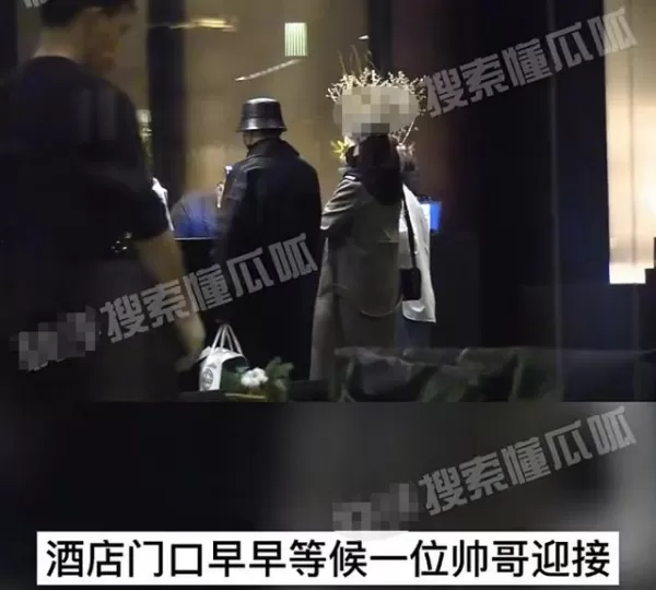 32岁李一桐疑似恋情曝光 下飞机直奔酒店 获神秘男子门口迎接