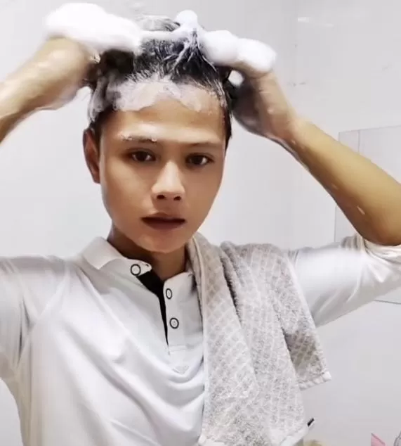 寻亲网红黄贵是强奸犯 直播卖卫生巾遭质疑