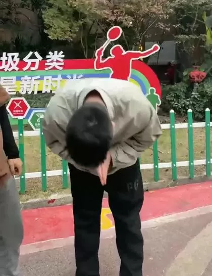 男子三更半夜群撩24个女业主  约去楼梯间寻刺激差点半身不遂