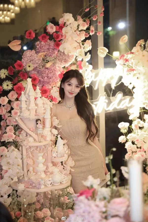 被传和黄晓明聚餐谈恋爱 网红叶珂发文:恶意造谣我无法接受