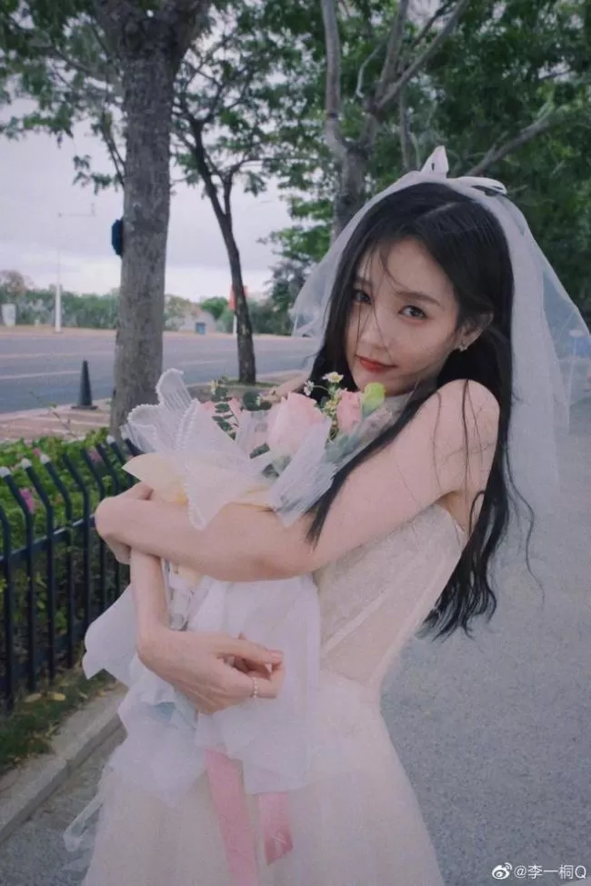 于正王一栩发文力挺李一桐 盛赞对方演技独一无二