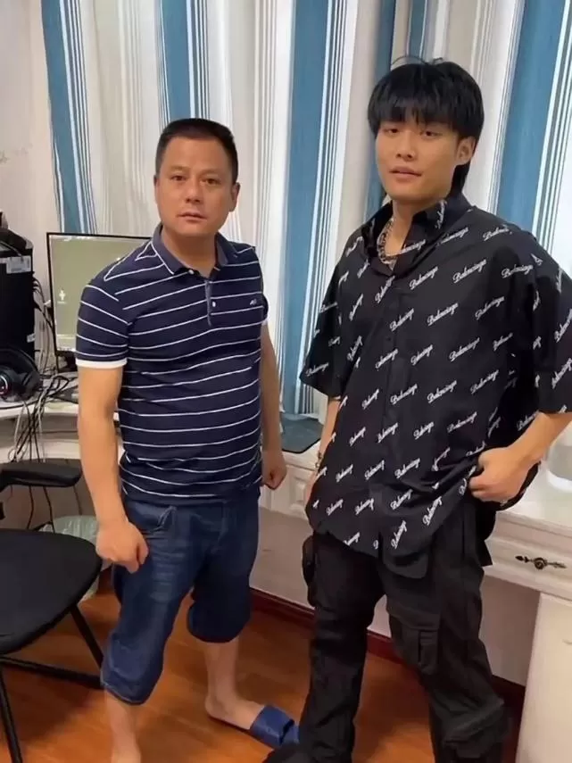 网红小杨哥的爸爸私密视频到底是这么回事