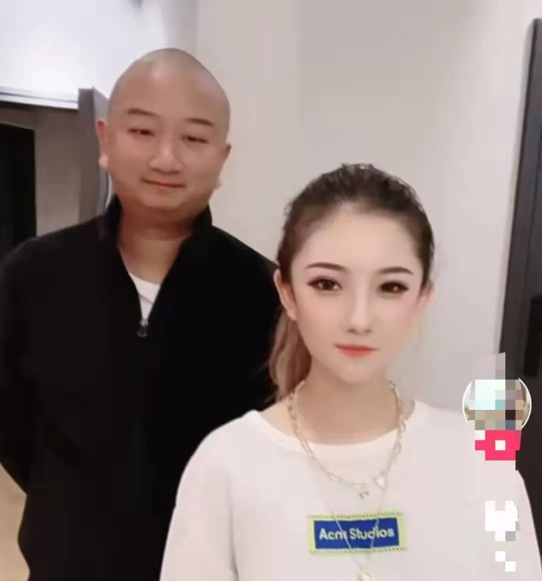 网红法克儿疑被劈腿 5月官宣恋情现在控诉男方不忠