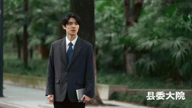 《县委大院》首发剧照 胡歌张新成等干部造型曝光