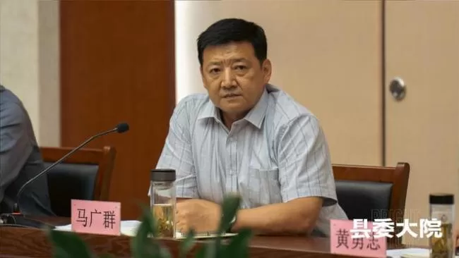 《县委大院》首发剧照 胡歌张新成等干部造型曝光