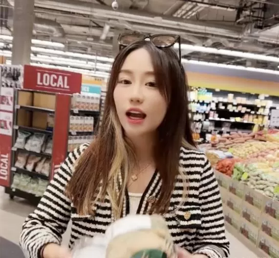 网红“石莉”被曝出轨女粉 出两万美元打胎