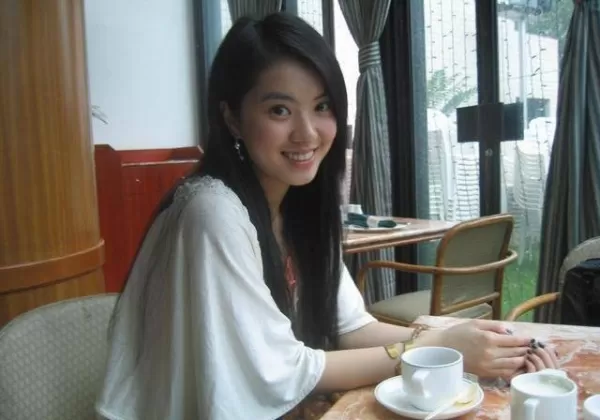 17岁被周星驰看中 签约10年只拍了一部戏 近照曝光美到不敢认