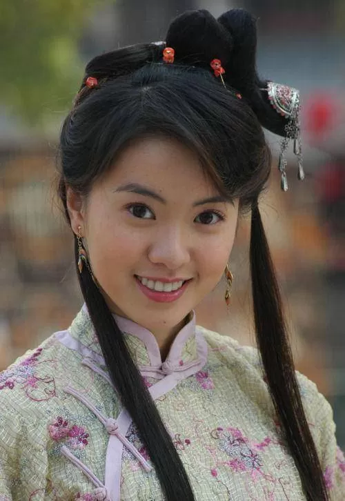 17岁被周星驰看中 签约10年只拍了一部戏 近照曝光美到不敢认