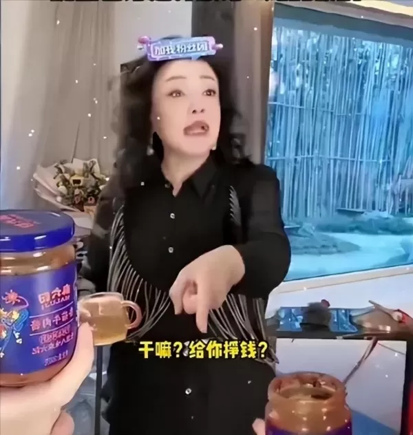 大s分享与具俊晔接机婆婆视频   给了张兰一个狠狠的“耳光”