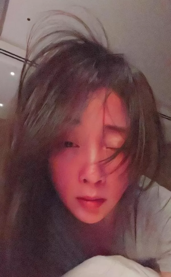 殷桃深夜发醉酒照片 全脸通红尽显妩媚