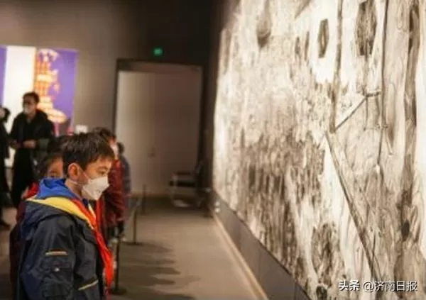 两大＂网红＂玩转双年展 实地揭秘山东美术馆为何走红