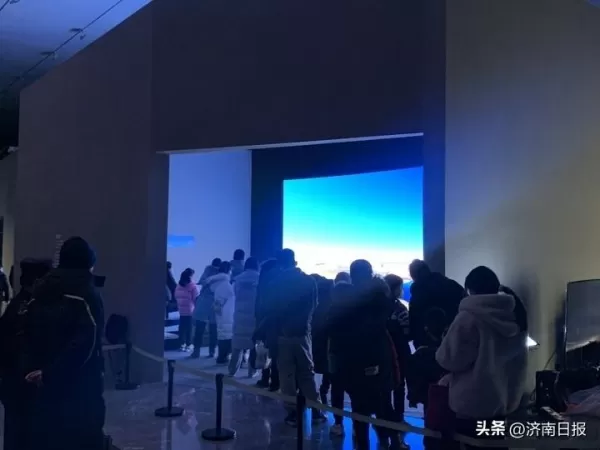 两大＂网红＂玩转双年展 实地揭秘山东美术馆为何走红