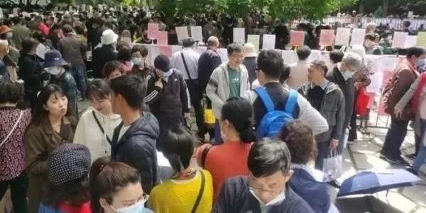 上百位大学生排队等着当萧山赘婿