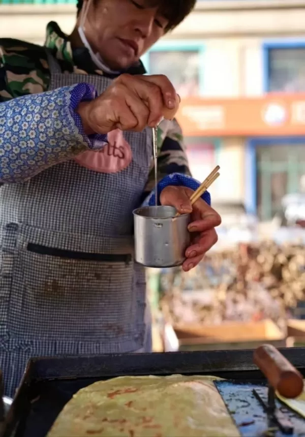 300万粉丝网红“粥饼伦”走红后仍坚持灌饼：人火不了一辈子