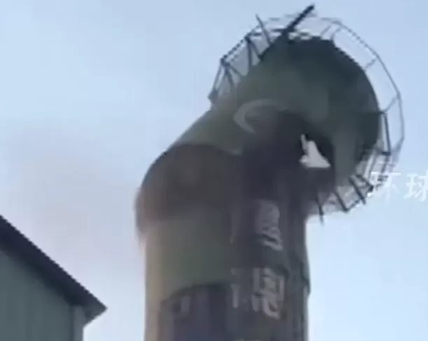 台湾百年大烟囱被强震“拦头折断” 员工记录下惊险瞬间